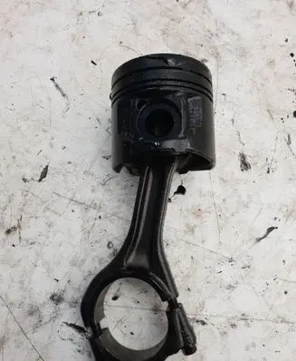Jaguar XF X250 Piston with connecting rod 083155