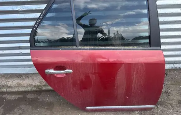 KIA Carens II Rear door