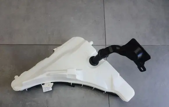 Audi Q8 Windshield washer fluid reservoir/tank 4M0955448C 4M0955452C