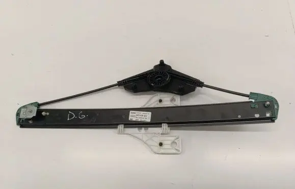 Rear window lifting mechanism without motor