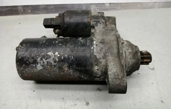 Volkswagen Golf IV Starter motor 0001125009 02A911023S