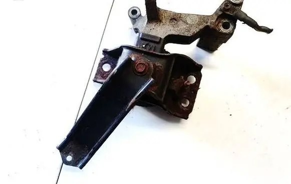 Nissan Qashqai Engine mount bracket
