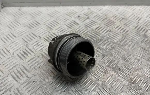 Toyota Avensis T250 Oil filter cover 156200R011