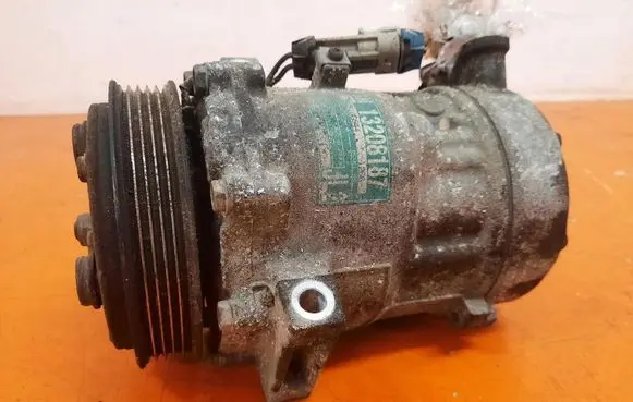 Opel Signum Air conditioning (A/C) compressor (pump) 13208187
