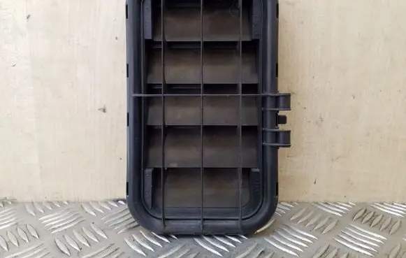 Audi A8 S8 D4 4H Quarter panel pressure vent 4E0819181C