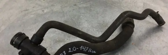 Audi A4 S4 B7 8E 8H Engine coolant pipe/hose 8E0121040L