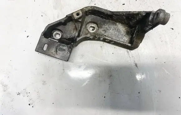 Volvo S40, V40 Engine mounting bracket 8200055566