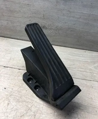 Mercedes-Benz E W212 Accelerator throttle pedal A2043000004