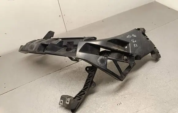 Mercedes-Benz ML W166 Front bumper mounting bracket A1666200091