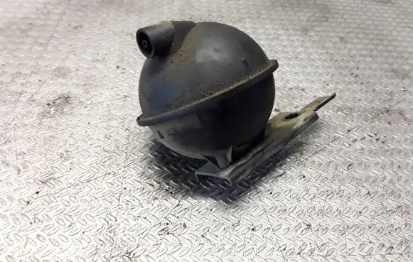 Vacuum air tank