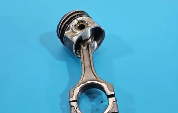 Toyota Avensis T270 Piston 2AD IMPRK1574906