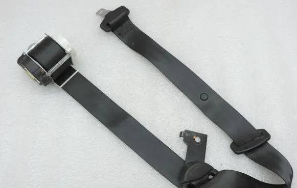 Opel Vivaro Rear seatbelt 898415302R 93460588