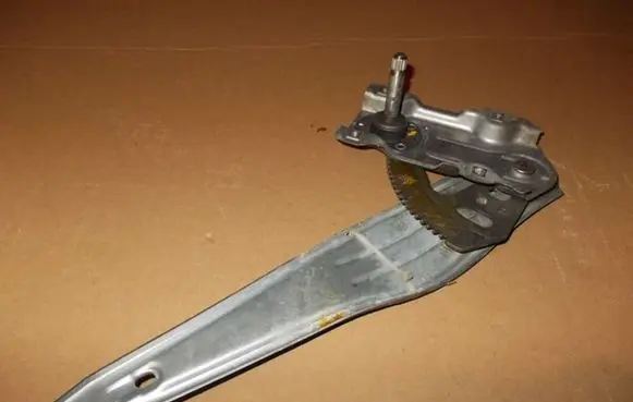 Rear door manual window regulator