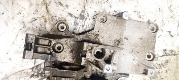 Skoda Octavia Mk2 (1Z) Engine mounting bracket 036903143