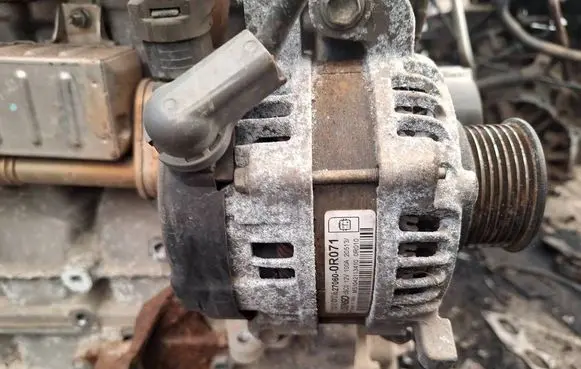 Toyota Verso Generator/alternator 270600r071