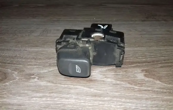 Volvo S60 Electric window control switch 9472275