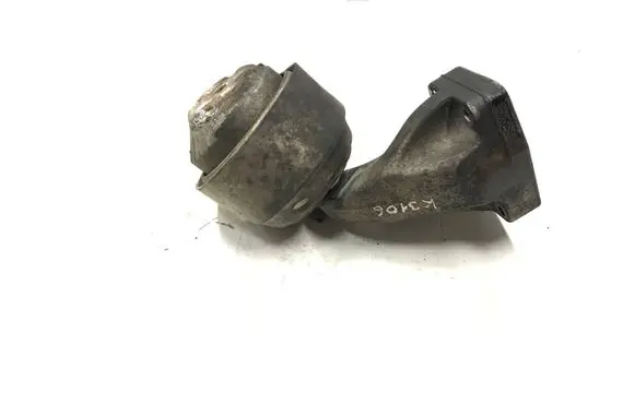 Mercedes-Benz CLS C219 Engine mounting bracket a6422230004 K3106
