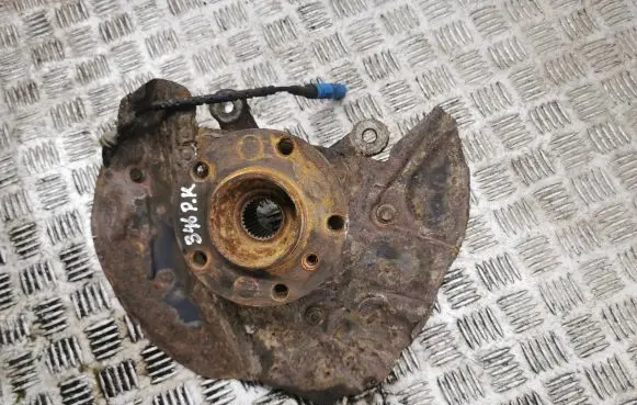 BMW X5 E53 Front wheel hub