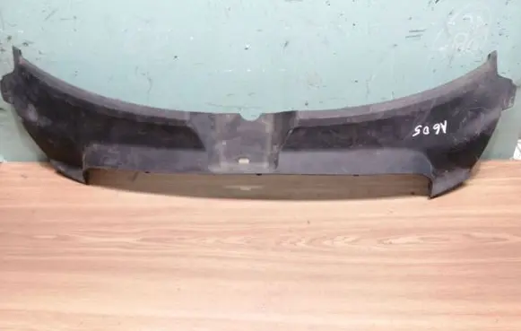 Engine bonnet/hood lock trim molding