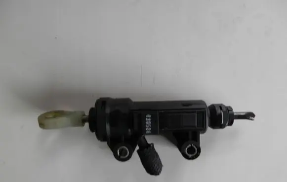 BMW 3 E90 E91 Clutch master cylinder 6758822