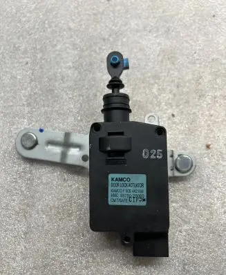 Hyundai Santa Fe Central locking motor 957502B000
