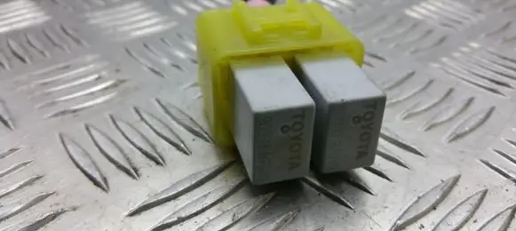 Toyota Corolla Verso AR10 Other relay 9008087019
