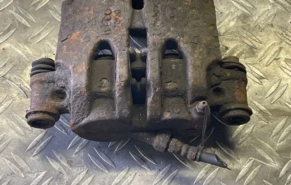 Iveco Daily 35 - 40.10 Front brake caliper