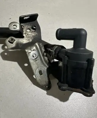 Volvo XC90 Electric auxiliary coolant/water pump 31686005 31368537