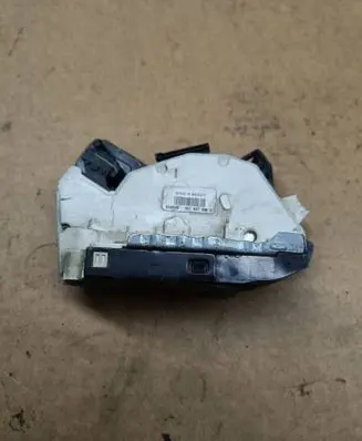 Volkswagen PASSAT B7 USA Front door lock 5K1837016C SA8626