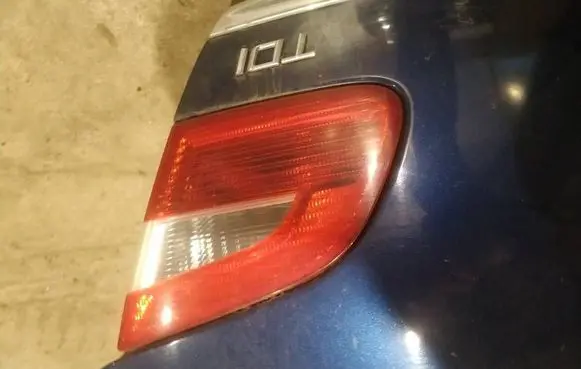 Tailgate rear/tail lights