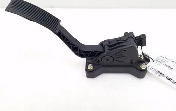 Nissan Navara Accelerator throttle pedal 18002EA000