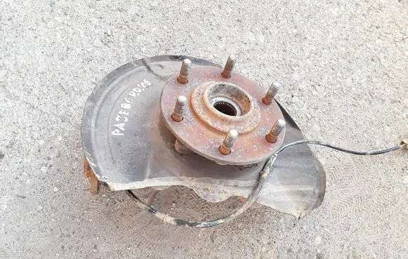 Mitsubishi Pajero Front wheel hub NOCODE