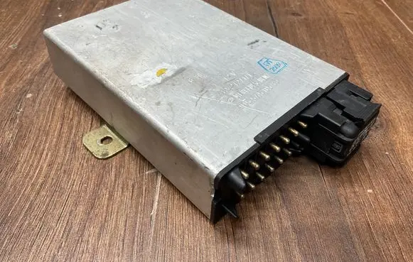 Mercedes-Benz E W124 Cruise control unit/module 0055450532 0075451332