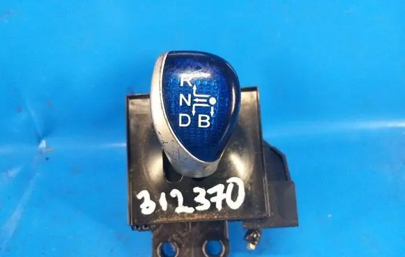 Toyota Prius (XW30) Gear shifter/selector 