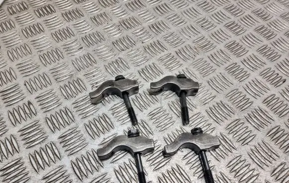 Opel Astra H Fuel Injector clamp holder
