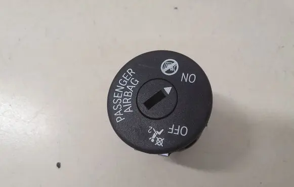 Passenger airbag on/off switch