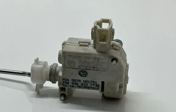 Fuel tank cap lock motor
