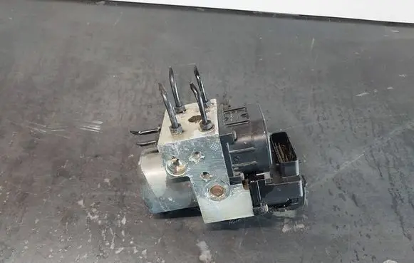 Volkswagen PASSAT B5 ABS Pump 8E0614111AB 0265216559 0273004281