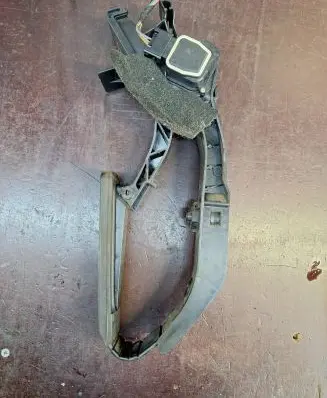 Mercedes-Benz C W203 Accelerator throttle pedal A2113000404