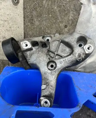 Volkswagen Golf V A/C compressor mount bracket 1K0260285B