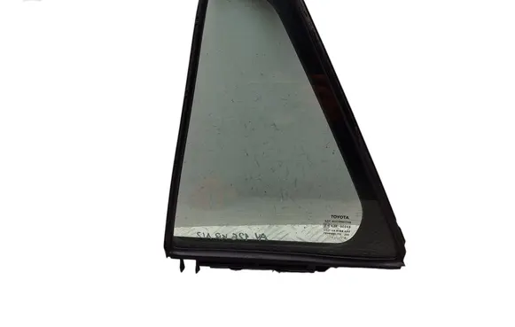 Toyota Avensis T270 Rear vent window glass 6812405100 6818905070