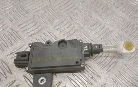 Nissan Primera Tailgate boot lock/latch motor 84680 049102 AV600