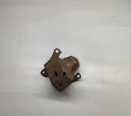 Mitsubishi Outlander Engine mount bracket