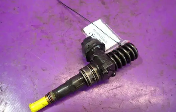 Audi A4 S4 B6 8E 8H Fuel injector 