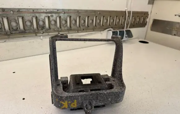 Renault Master III Gearbox mounting bracket 112225095R
