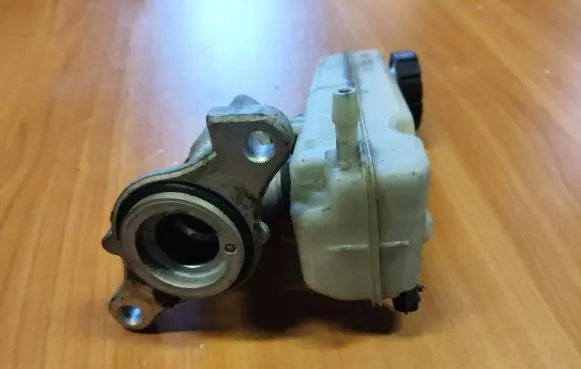 Renault Megane III Master brake cylinder 460910009R