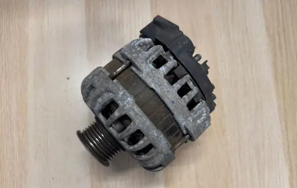 Volkswagen Up Generator/alternator 04C903023A