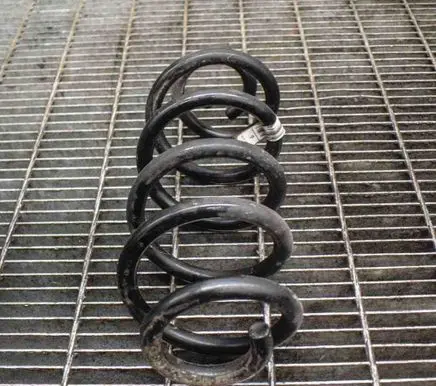 Volvo XC40 Rear coil spring 31658709