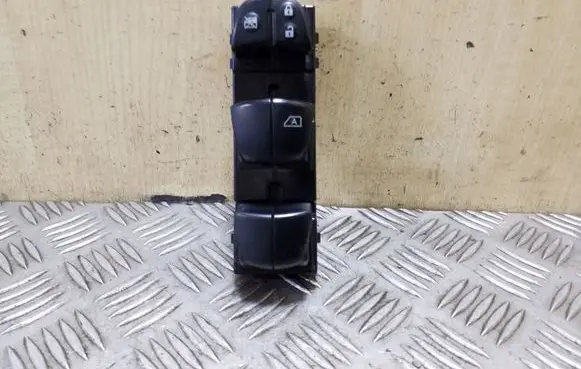 Nissan Juke I F15 Electric window control switch 254011KK0A