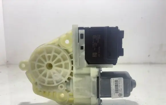 Volkswagen PASSAT B7 Rear door window regulator motor 3C0959703